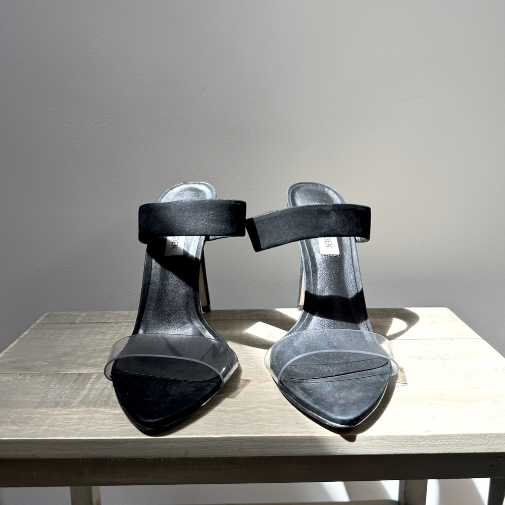 STEVE MADDEN 8.5 BLACK Amaya Vinyl Sandals